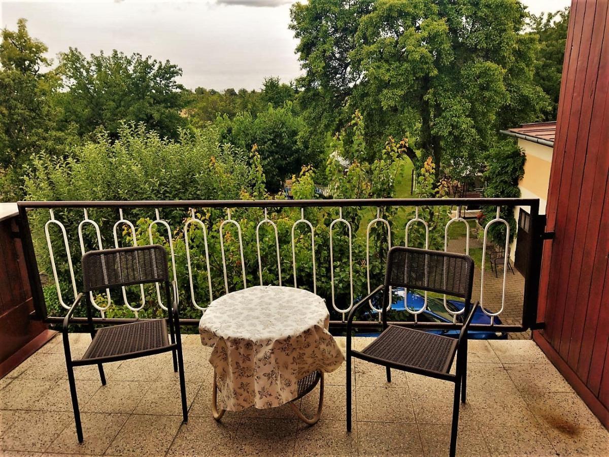 Apartman Se Zahradou Кърнов Екстериор снимка